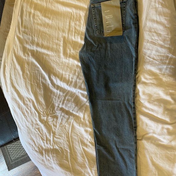 Everlane, The Original Cheeky Jean, size 28, cropped length 26.5”. - Picture 2 of 3